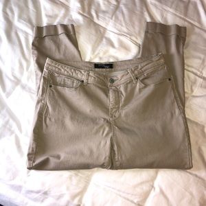 🎯 Size 14 tan ankle jeans